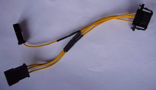 Adapterkabel um die W8-Innenleuchte an den kleineren Originalstecker anschlie&szlig;en zu k&ouml;nnen