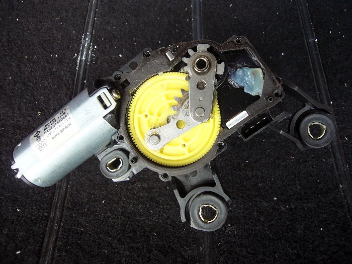 Der Schlauchanschluss ist nun drau&szlig;en