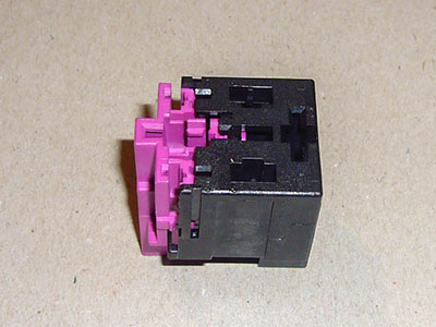 Steckergehäuse für Batterietrennrelais