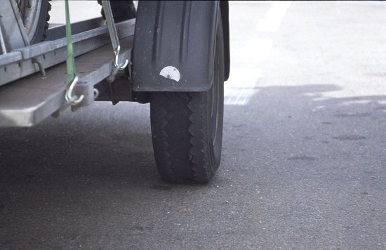 Abgelöste Lauffläche bei einem Reifen