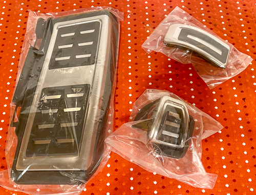 Pedalkappen im Edelstahl-Look